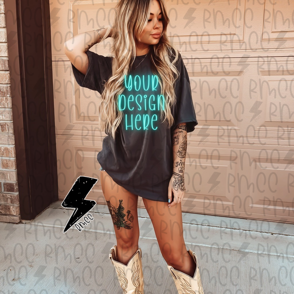 Mock Up | Black T-shirt