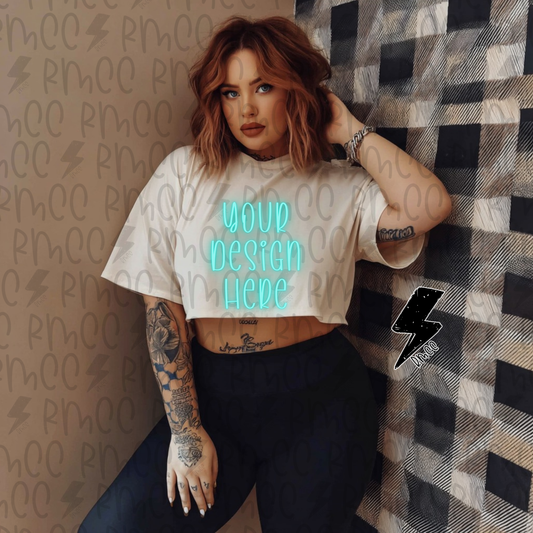 Mock Up | White T-shirt | cropped | Plus Size