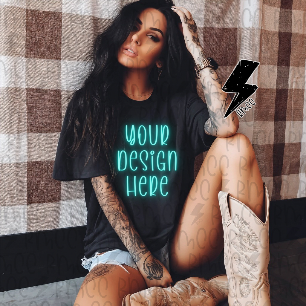 Mock Up | Black T-shirt