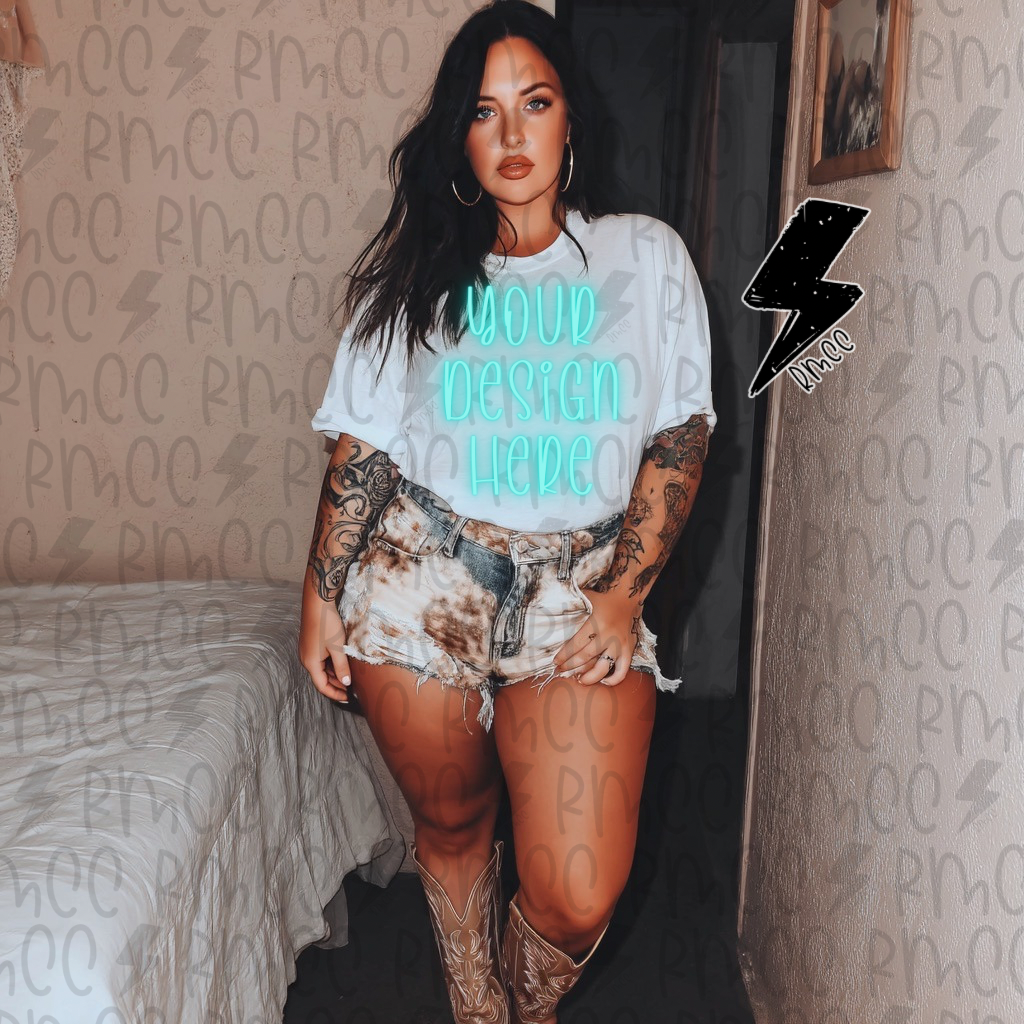 Mock Up | White T-shirt